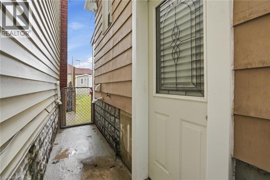 61 GRAHAM AVENUE N - 24