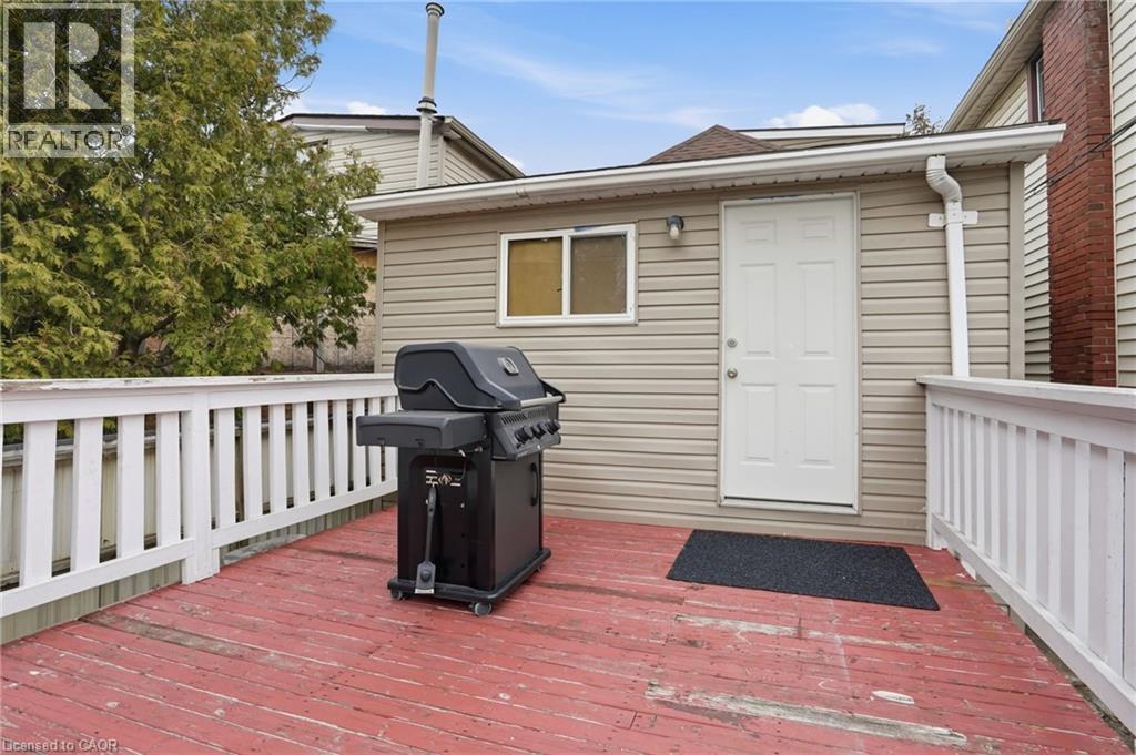 61 GRAHAM AVENUE N - 25