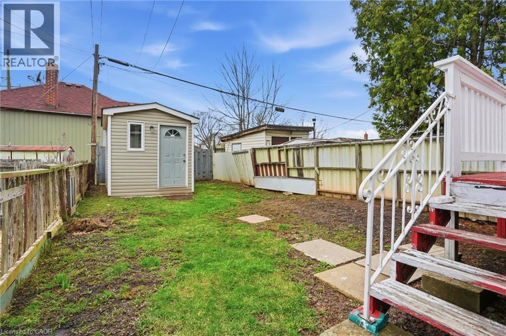 61 GRAHAM AVENUE N - 27