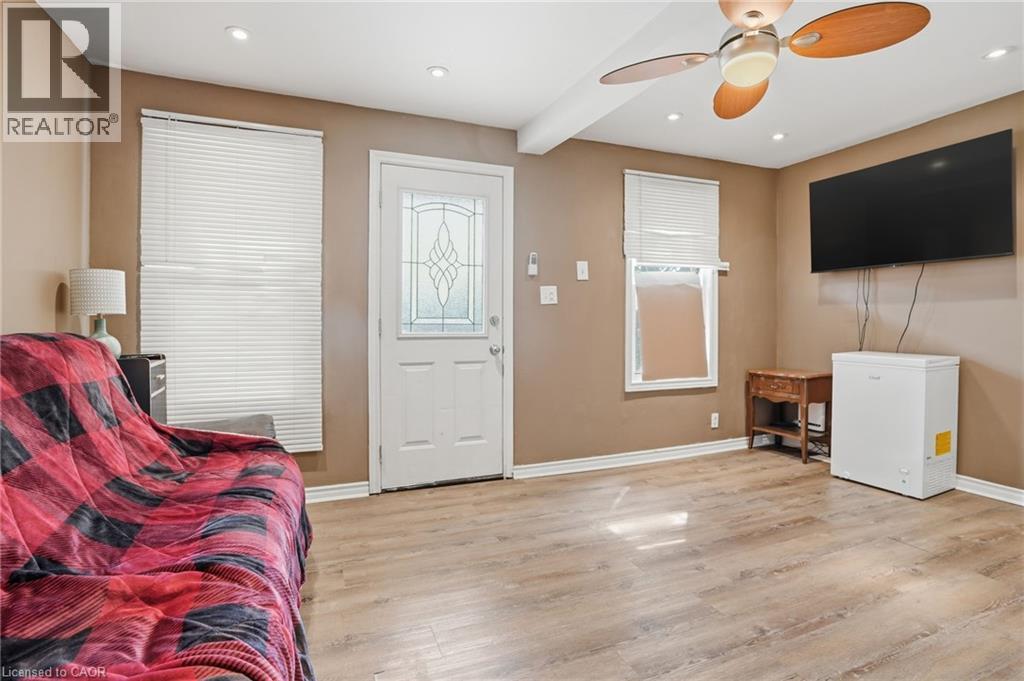 61 GRAHAM AVENUE N - 4