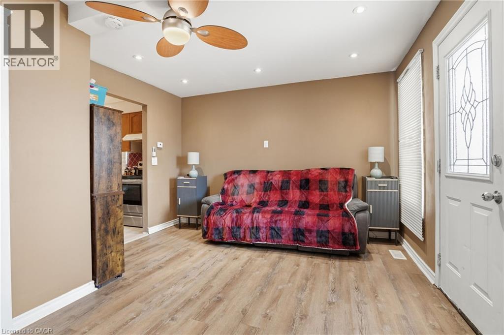 61 GRAHAM AVENUE N - 6