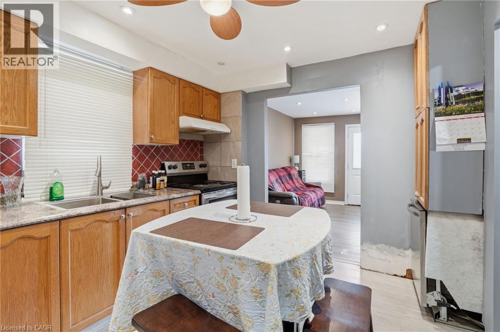 61 GRAHAM AVENUE N - 8