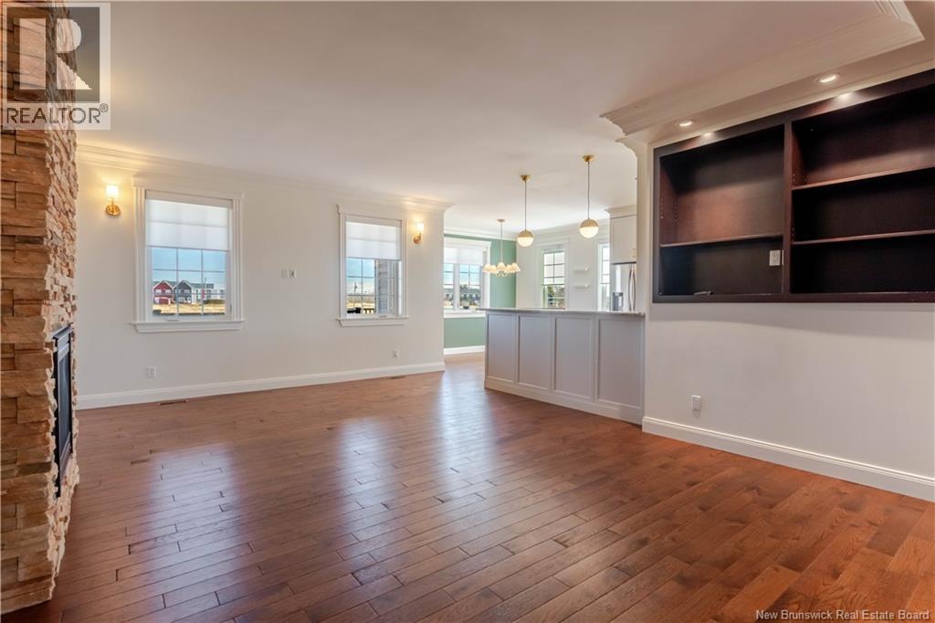 686 HILLCREST DRIVE - 10