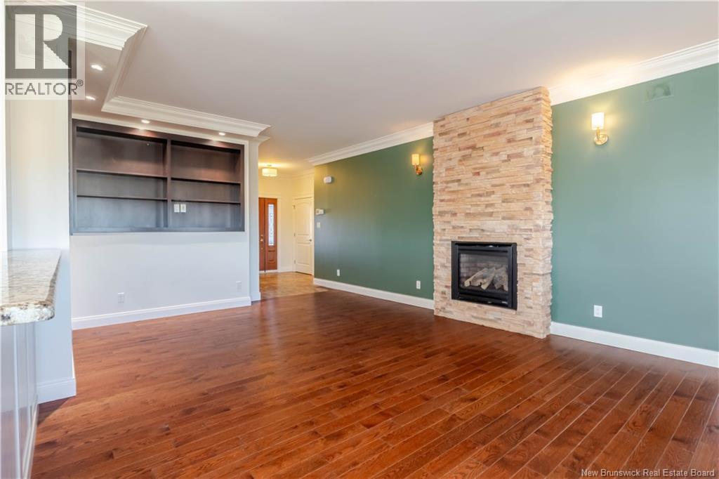 686 HILLCREST DRIVE - 14