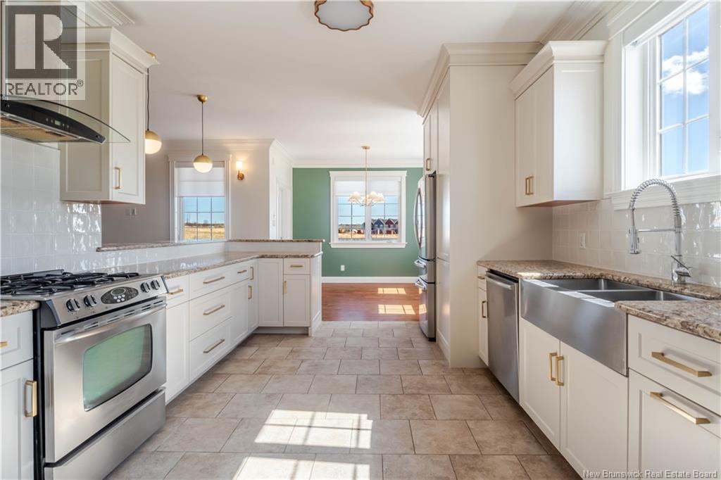 686 HILLCREST DRIVE - 16