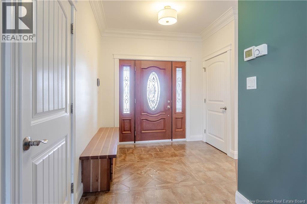 686 HILLCREST DRIVE - Image 2