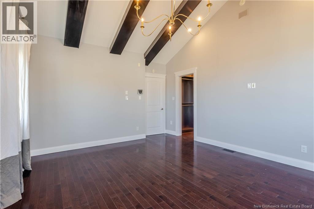 686 HILLCREST DRIVE - 22