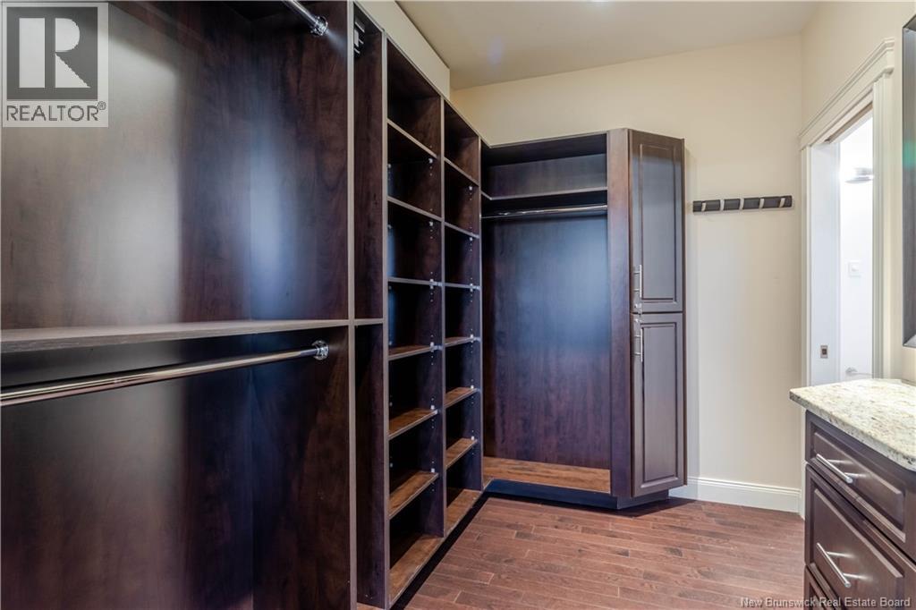 686 HILLCREST DRIVE - 23