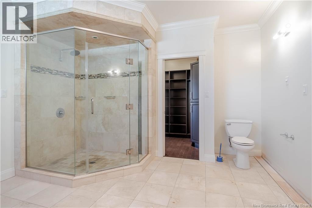 686 HILLCREST DRIVE - 25