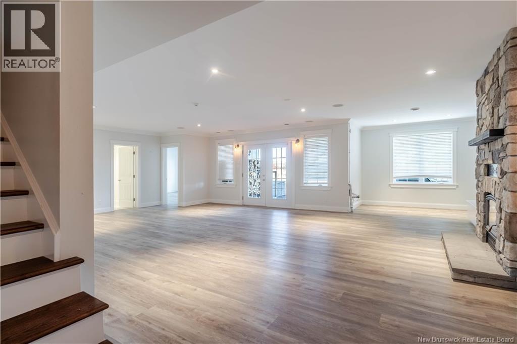 686 HILLCREST DRIVE - 28