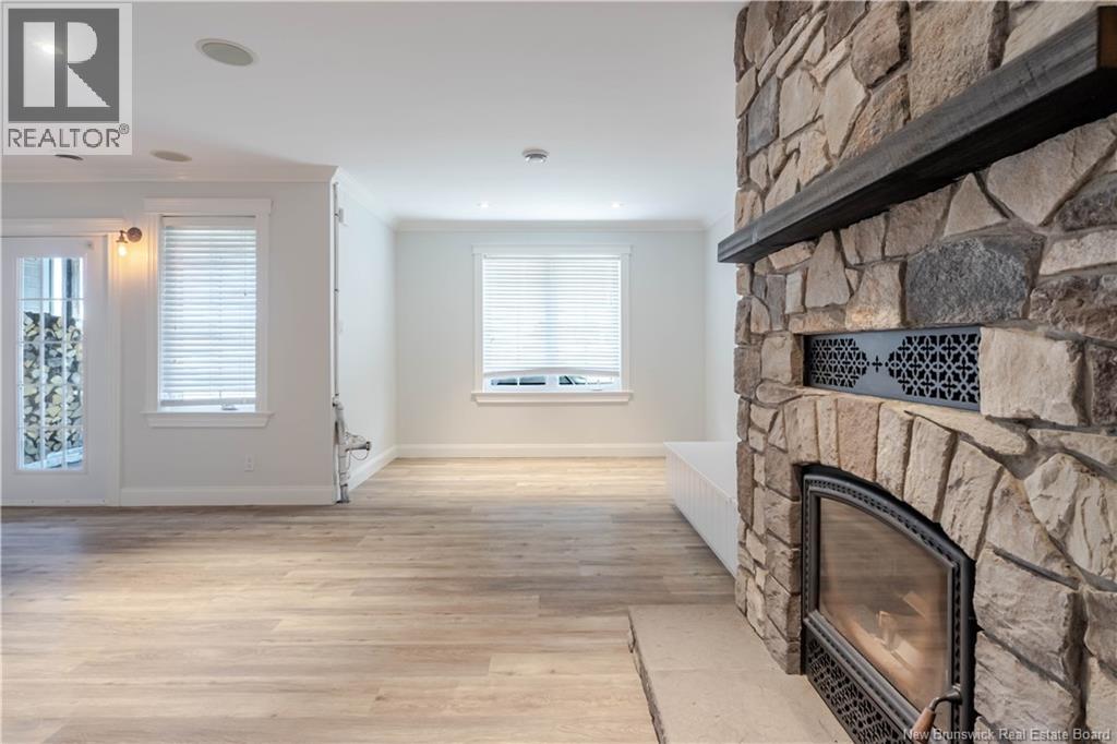 686 HILLCREST DRIVE - 30