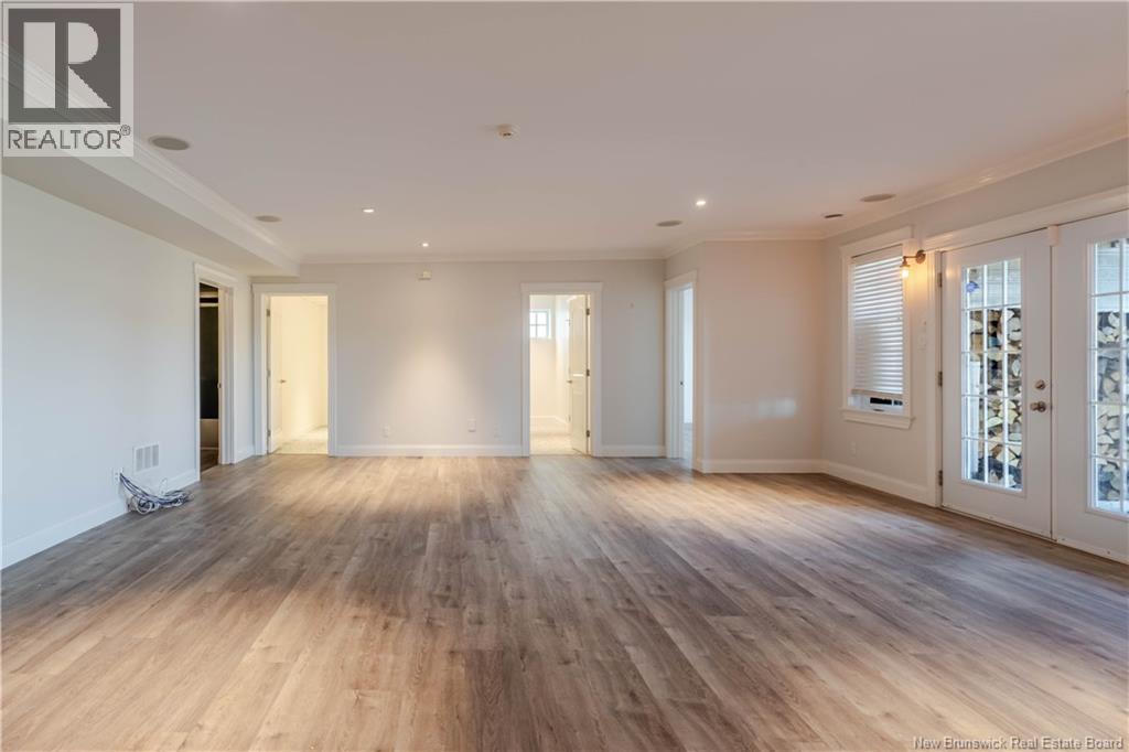 686 HILLCREST DRIVE - 31