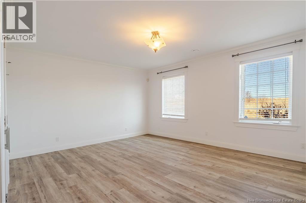 686 HILLCREST DRIVE - 34