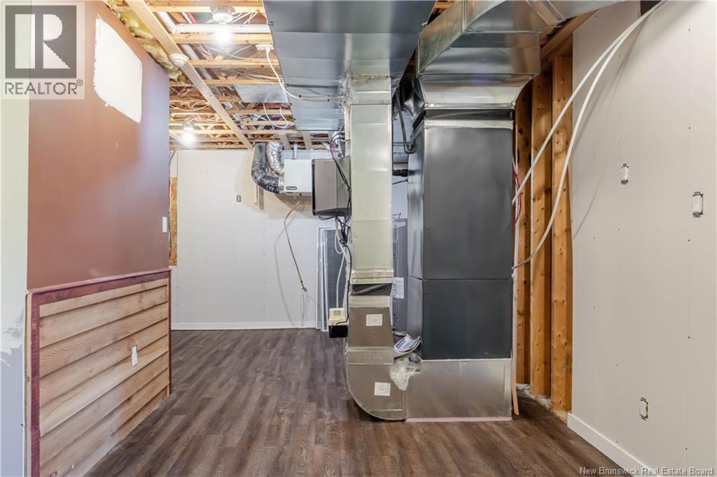 686 HILLCREST DRIVE - 37