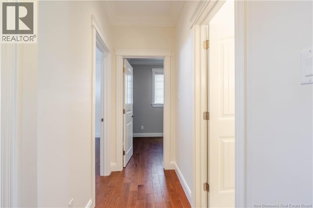 686 HILLCREST DRIVE - 4