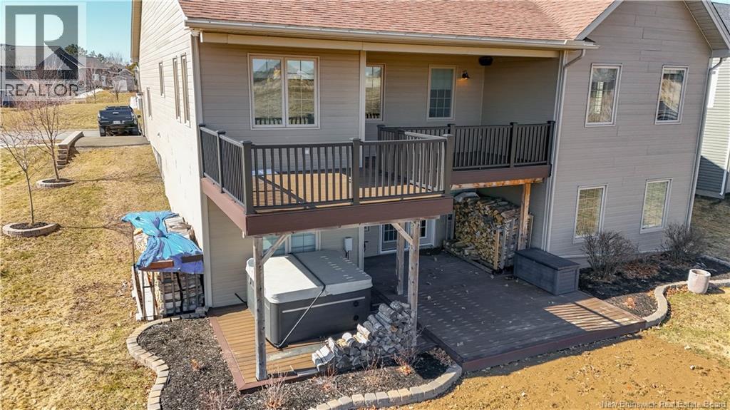 686 HILLCREST DRIVE - 43