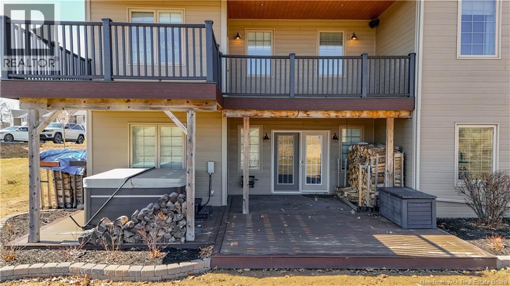 686 HILLCREST DRIVE - 44