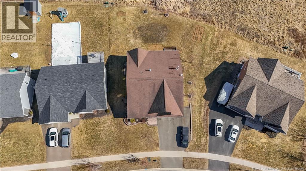 686 HILLCREST DRIVE - 46