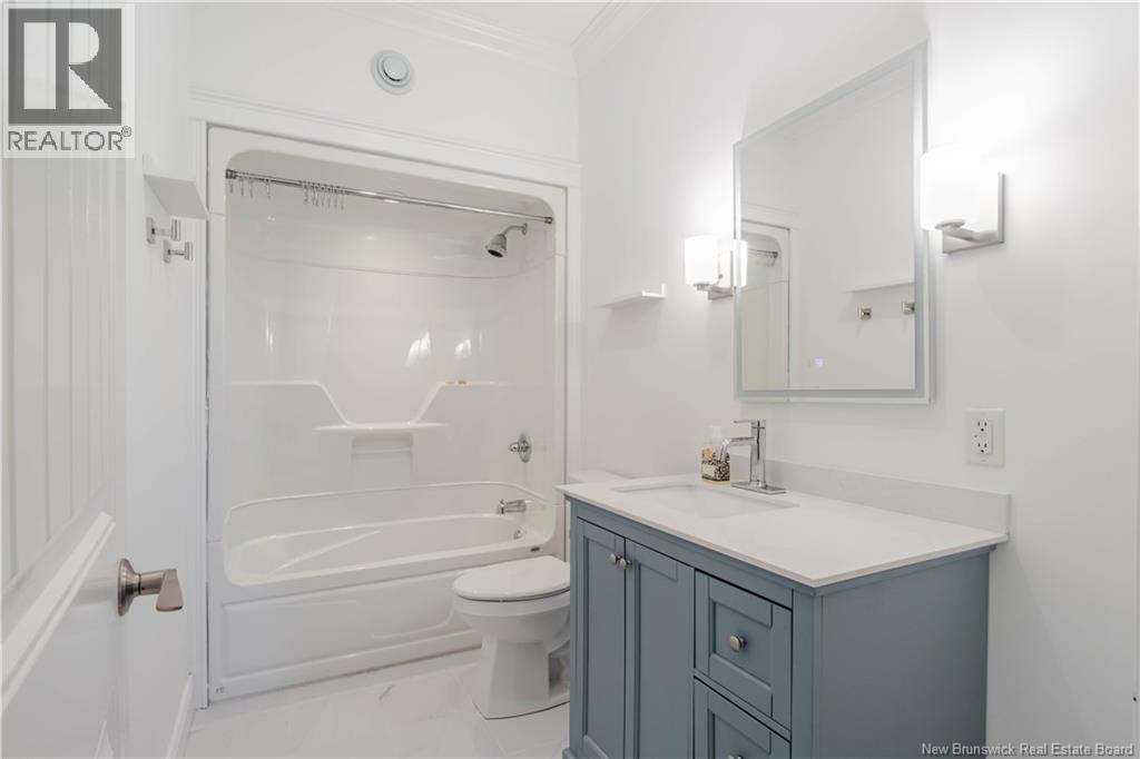 686 HILLCREST DRIVE - 8