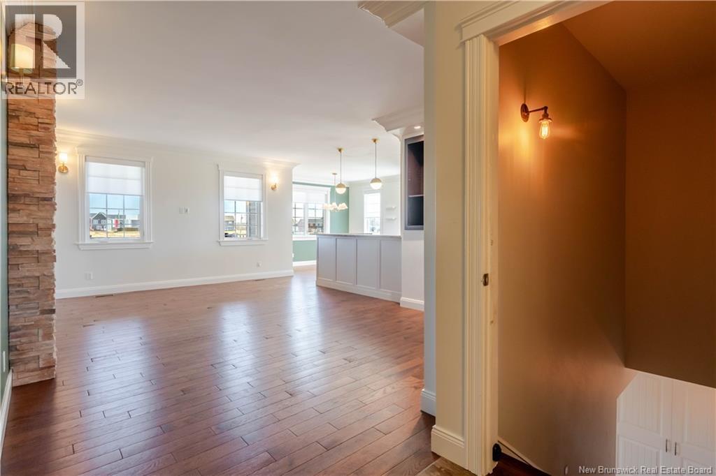 686 HILLCREST DRIVE - 9