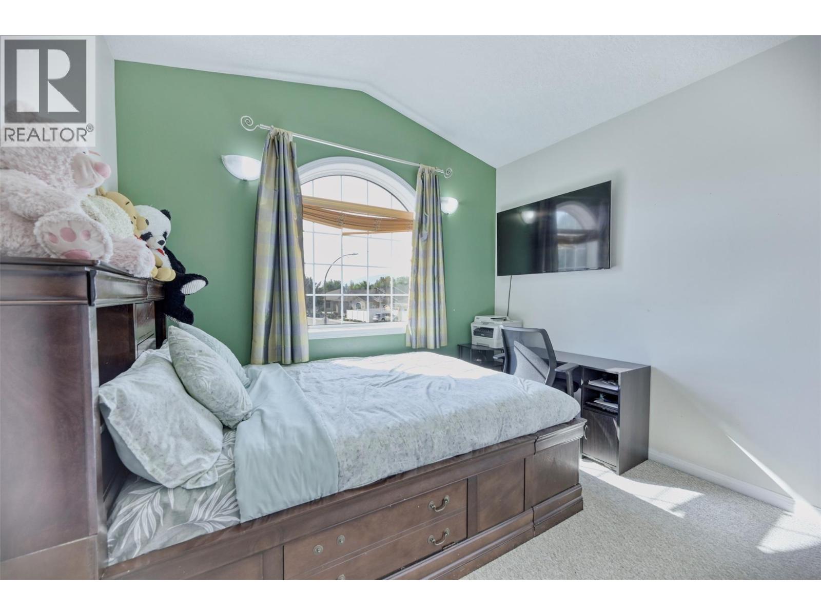 270 WILLOWS Place, Oliver