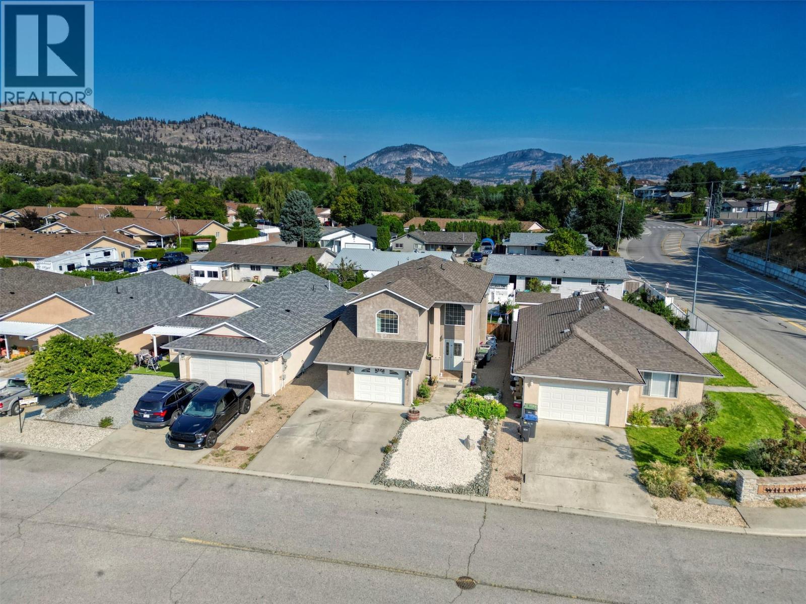 270 WILLOWS Place, Oliver