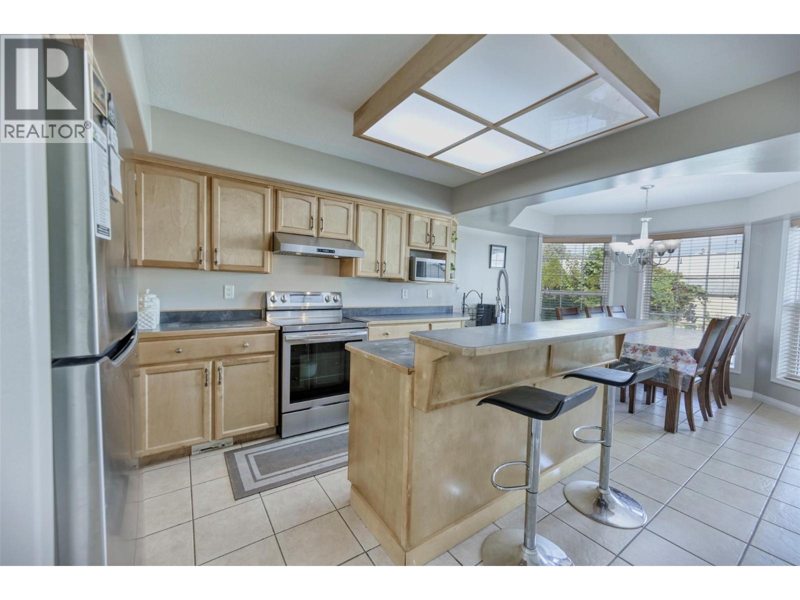 270 WILLOWS Place, Oliver