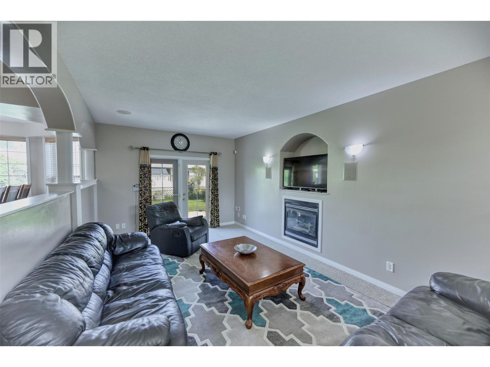 270 WILLOWS Place, Oliver