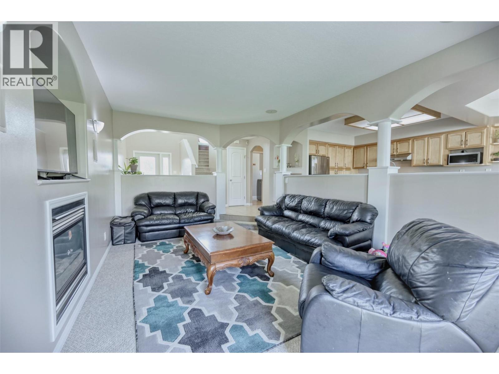 270 WILLOWS Place, Oliver