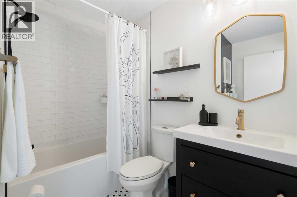 Single Family House Bi-level for Sale in  River Rock Circle SE Riverbend Calgary 