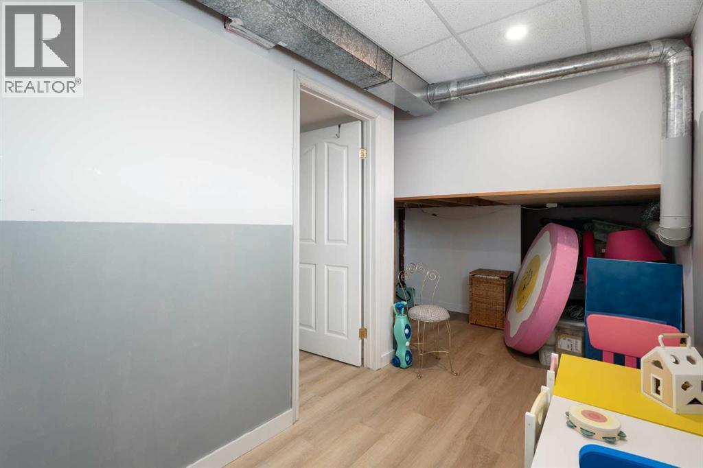 Single Family House Bi-level for Sale in  River Rock Circle SE Riverbend Calgary 