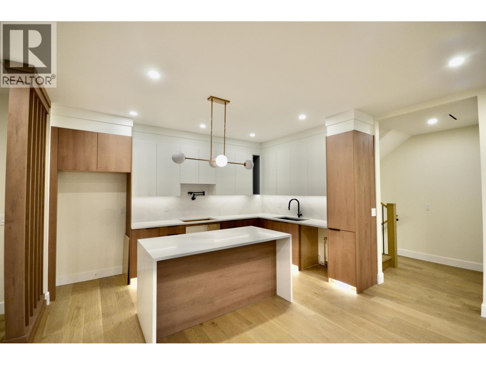 104 901 EDGAR AVENUE, Coquitlam