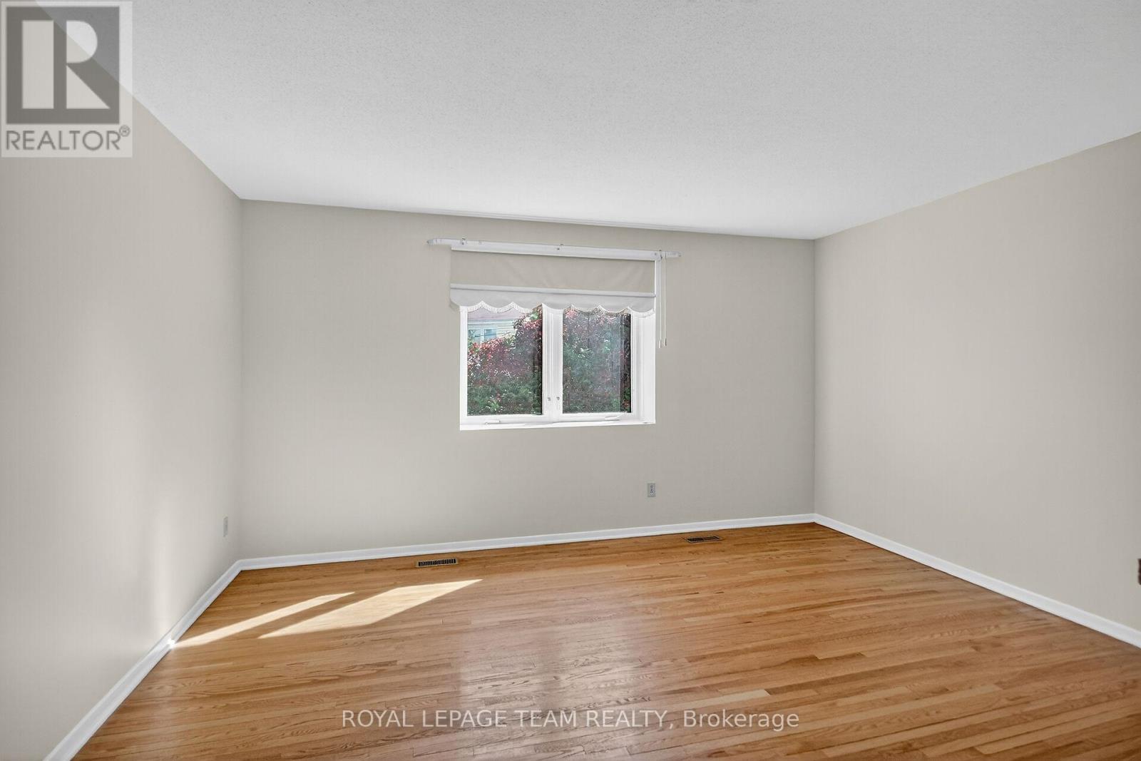 1900 SOUTHAMPTON COURT - 22