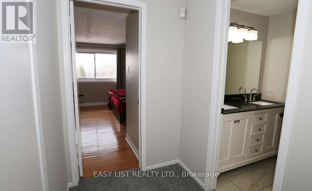 #71 24 BANEBERRY CRESCENT - 14