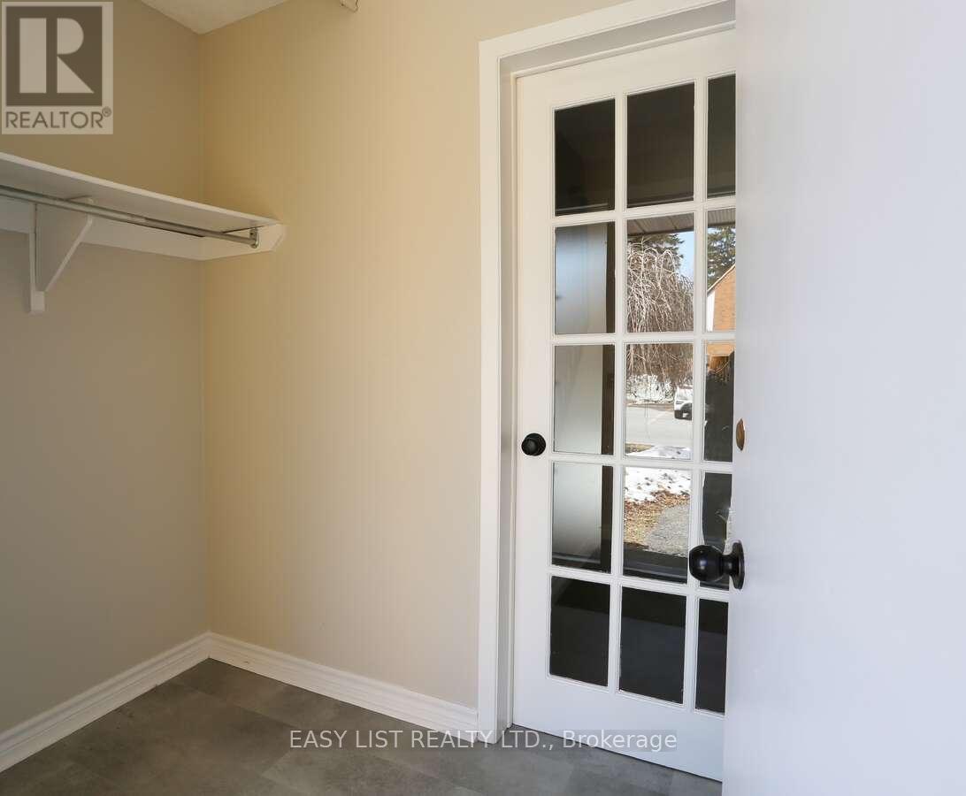 #71 24 BANEBERRY CRESCENT - 3