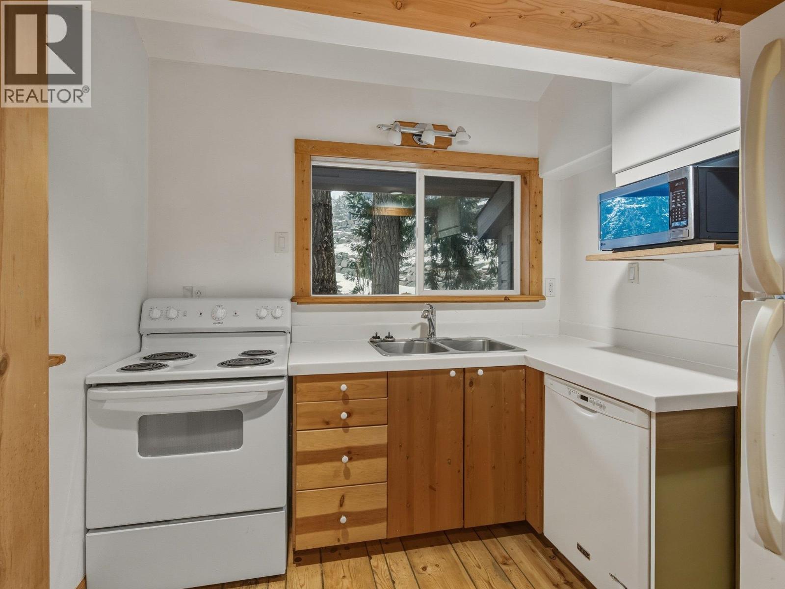 9539 EMERALD DRIVE, Whistler