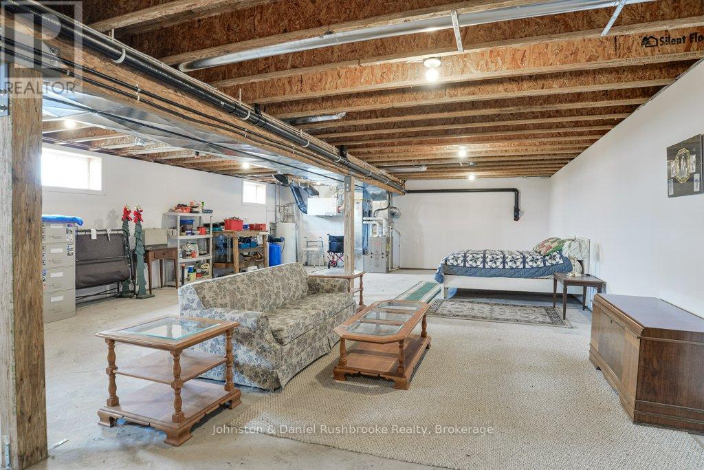 1009 MERKLEY ROAD E - 19