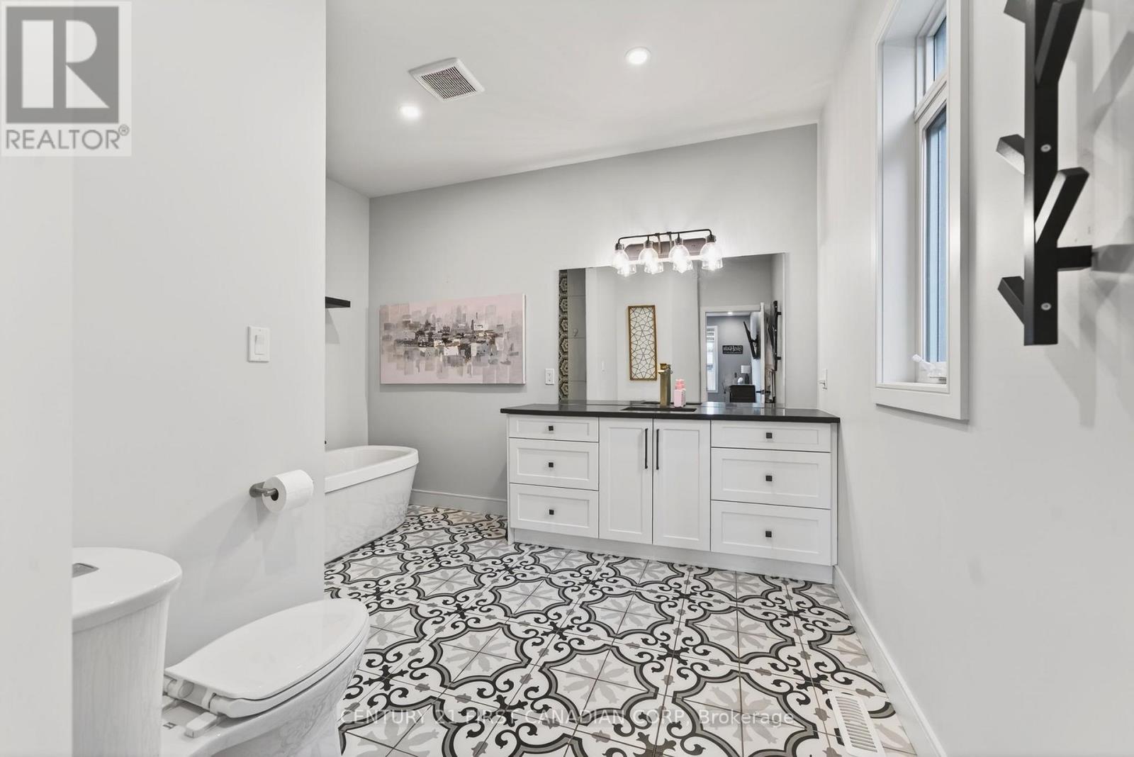 31 LINDSAY CRESCENT Property Photo