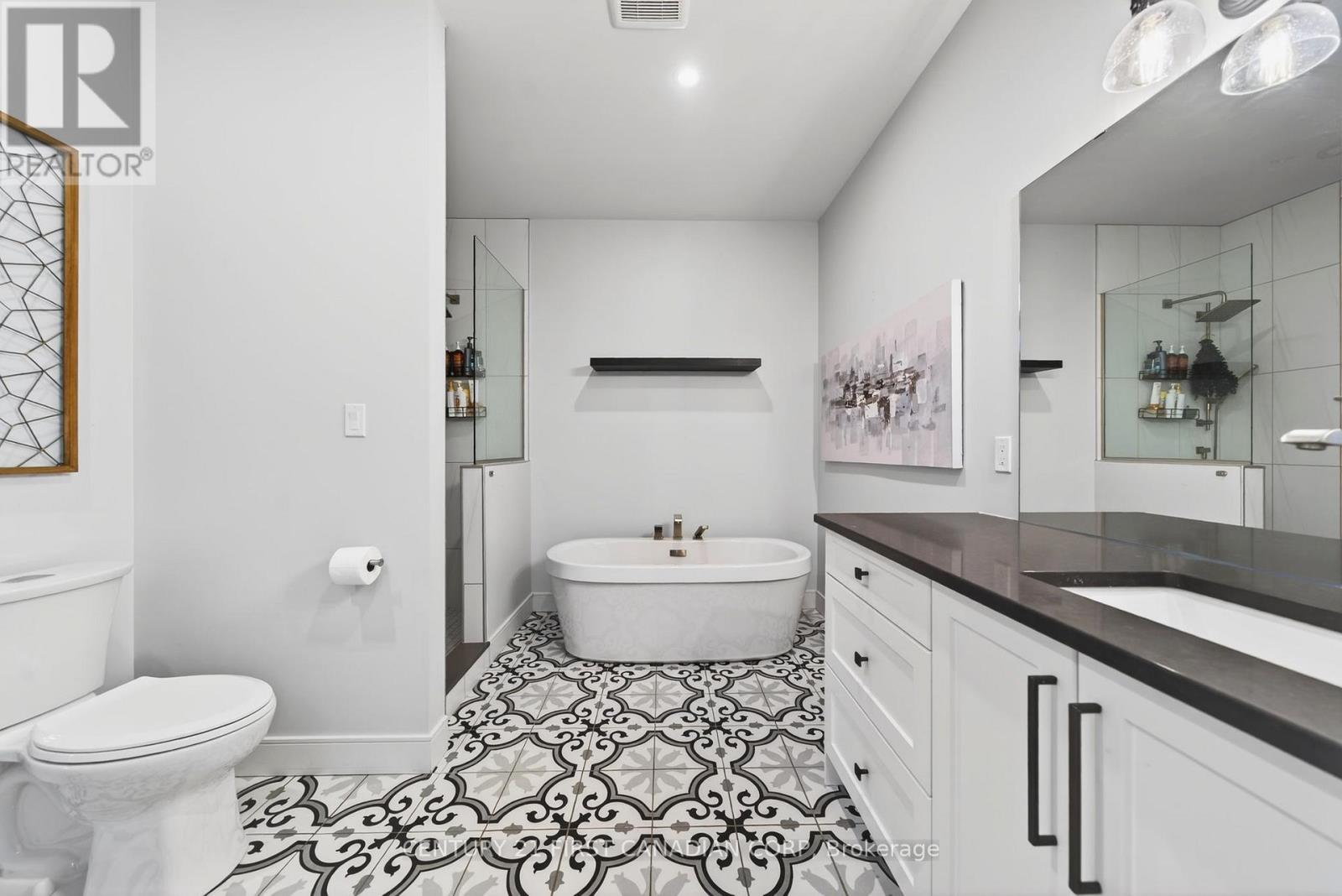 31 LINDSAY CRESCENT Property Photo