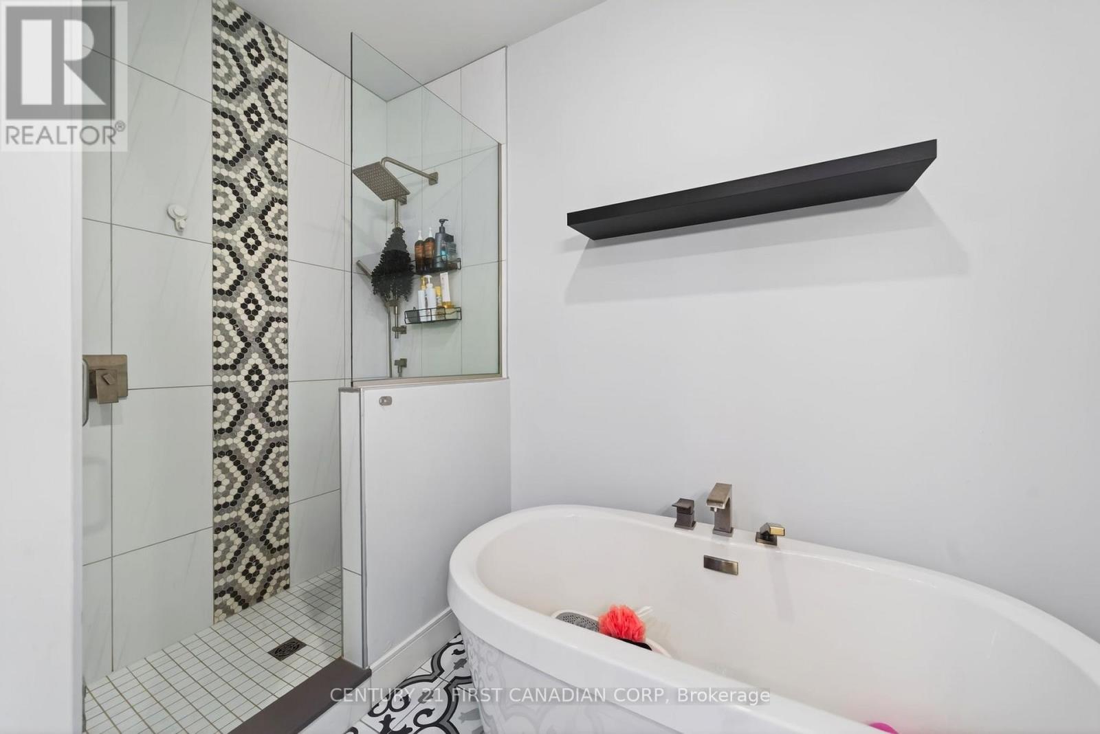 31 LINDSAY CRESCENT Property Photo