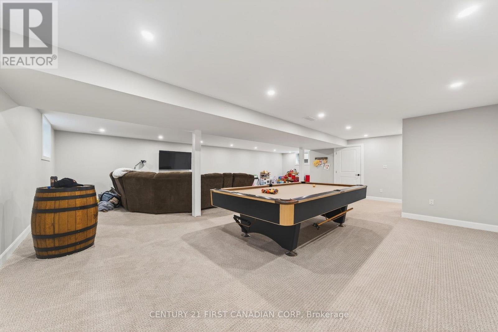 31 LINDSAY CRESCENT Property Photo