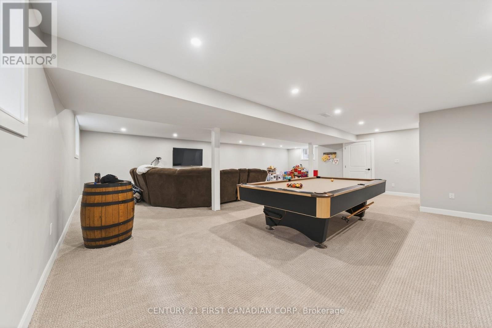 31 LINDSAY CRESCENT Property Photo