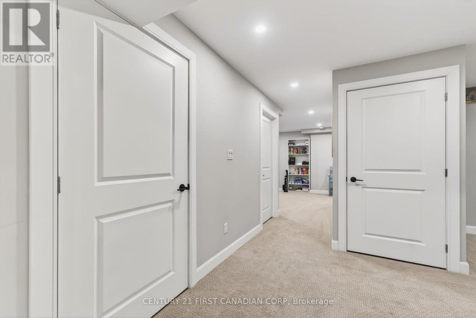 31 LINDSAY CRESCENT Property Photo