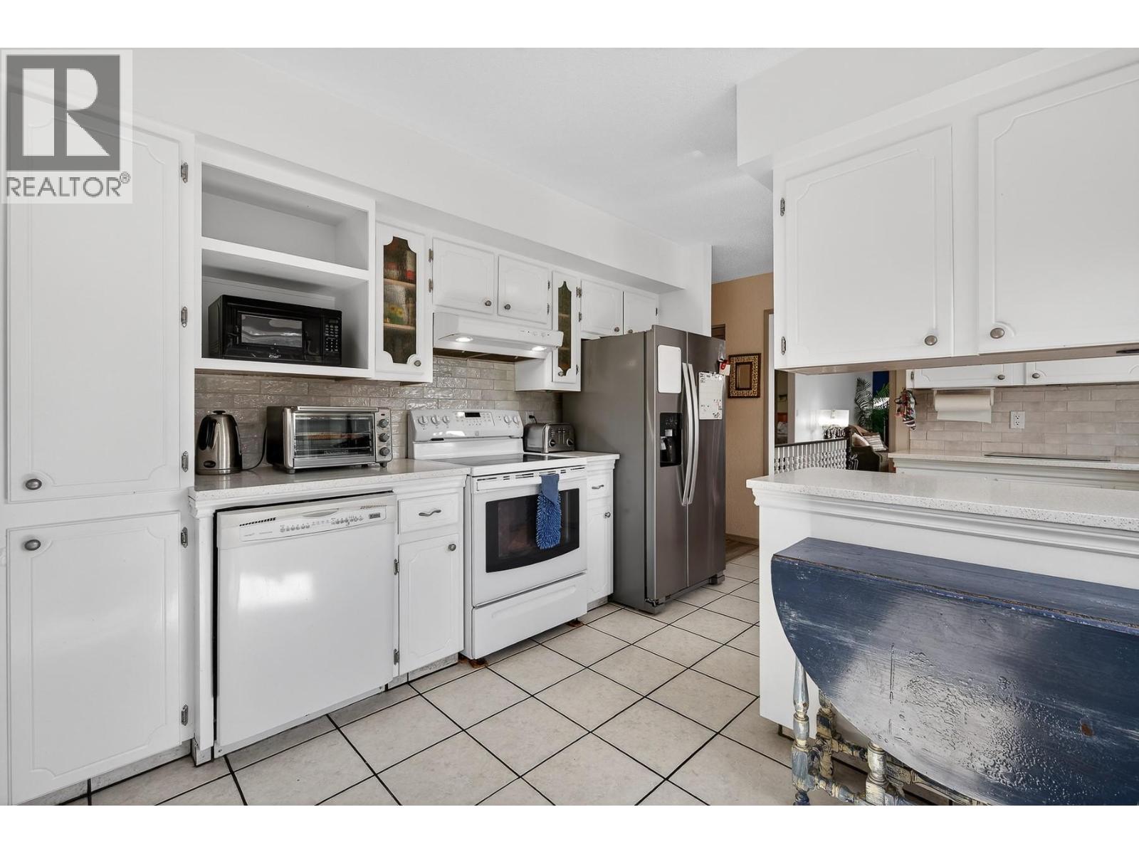  6100 MACDONALD Street, Summerland