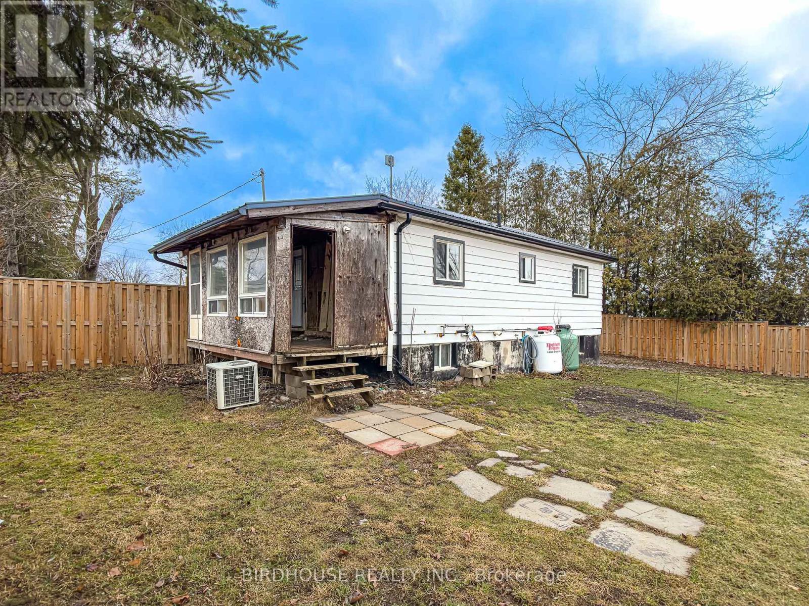 26 LAIRD DRIVE - 4
