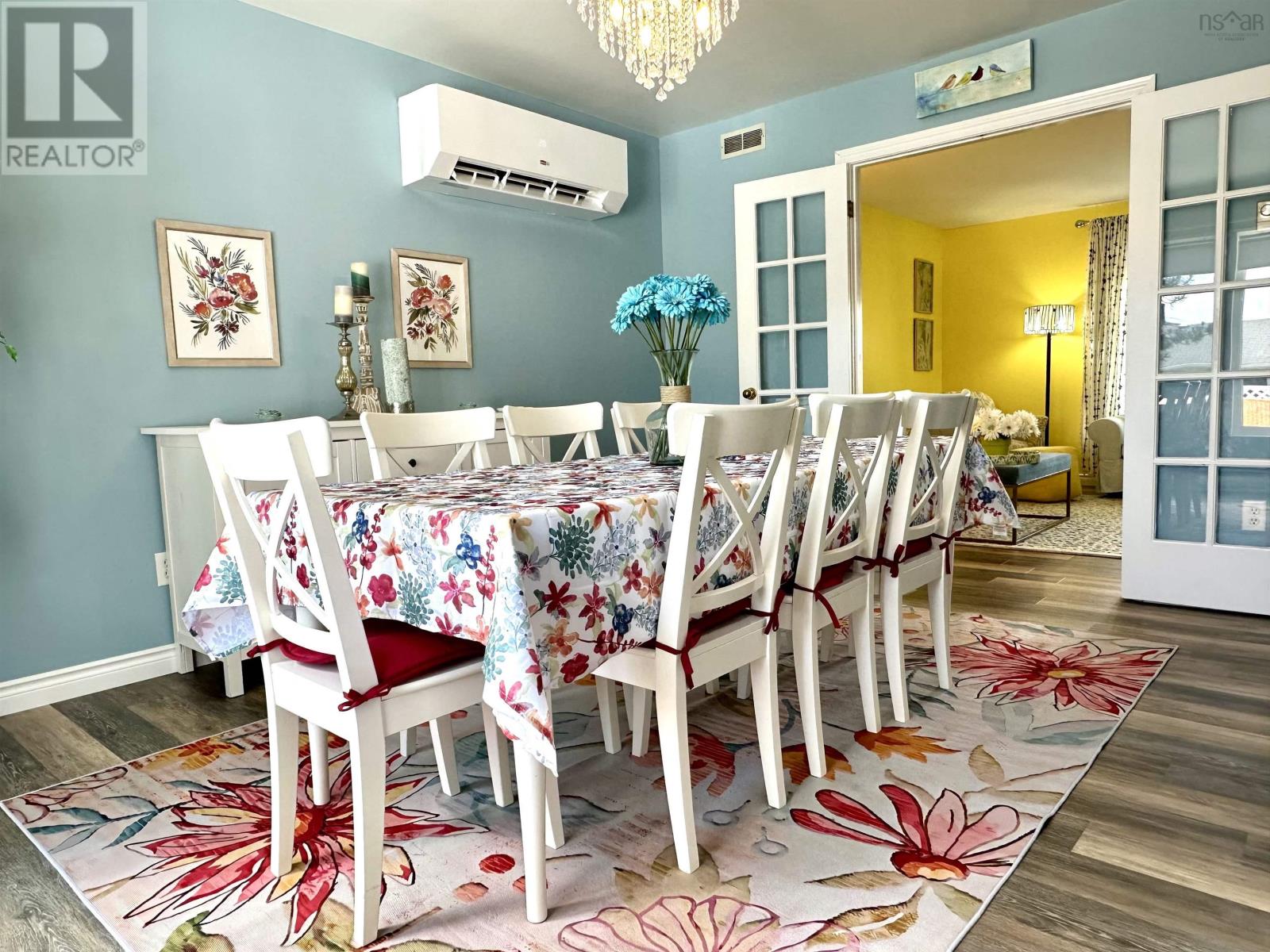 Property 17 of 49 of 379 York Street