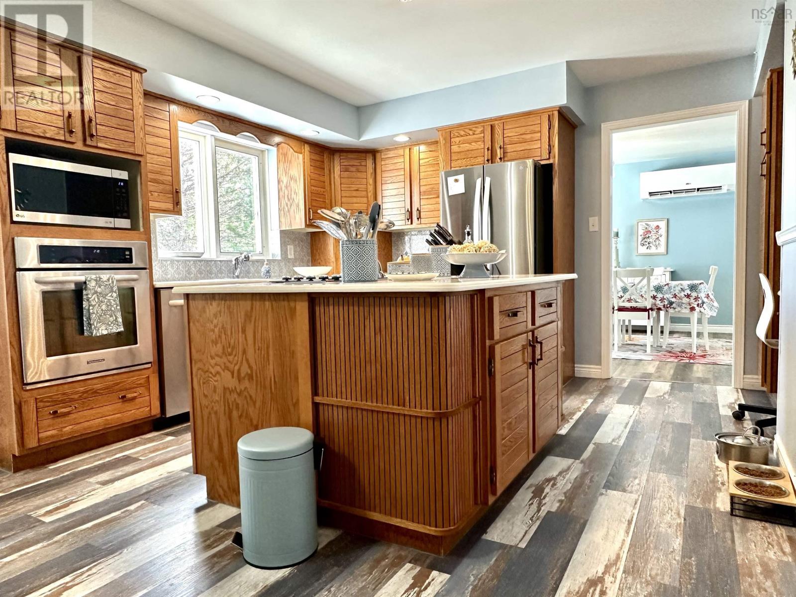 Property 21 of 49 of 379 York Street