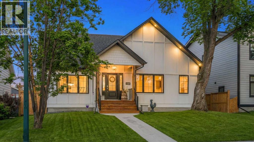 6308 Lacombe Way SW, Calgary, Alberta