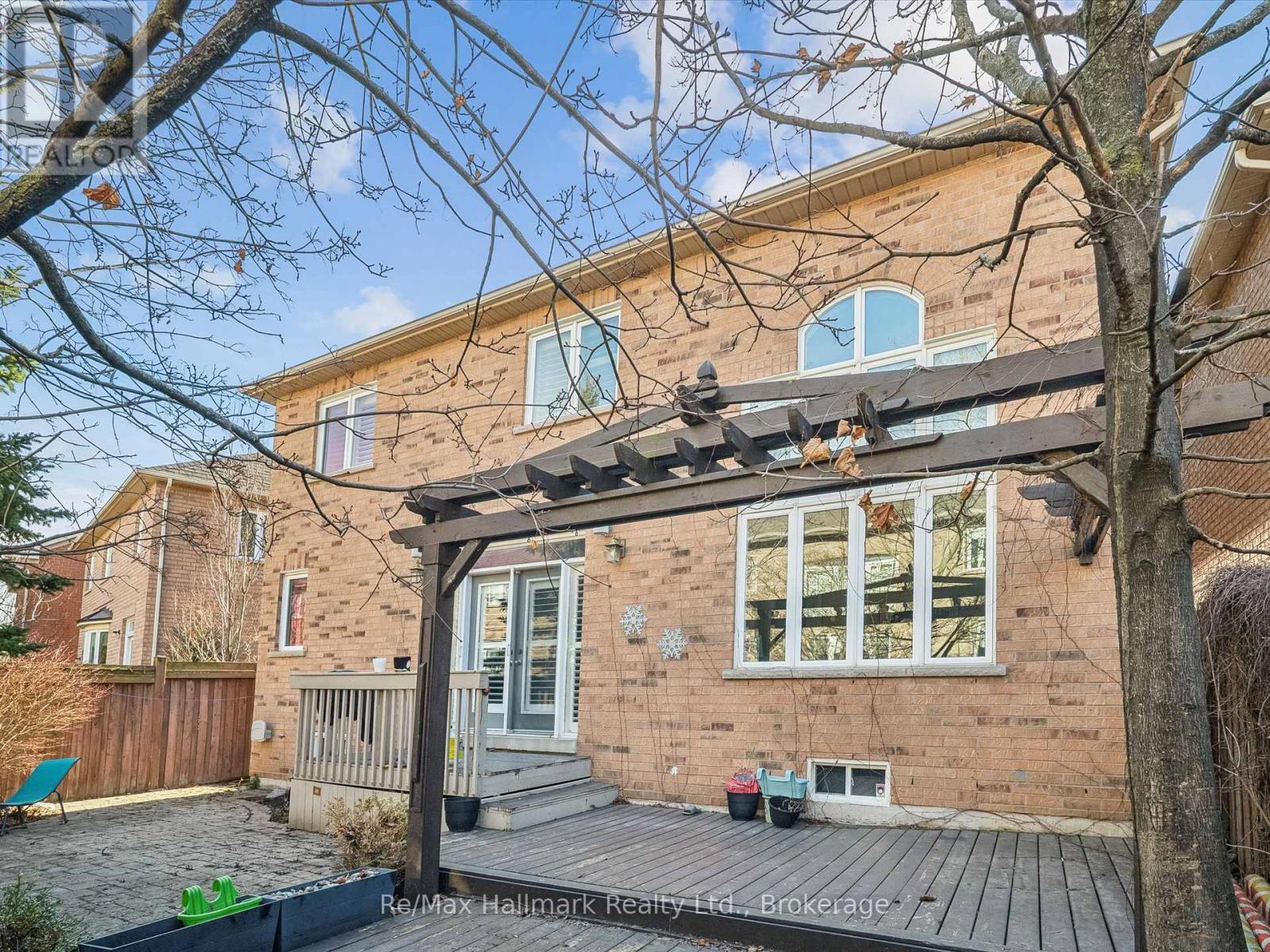 247 BEECHTREE CRESCENT - 44
