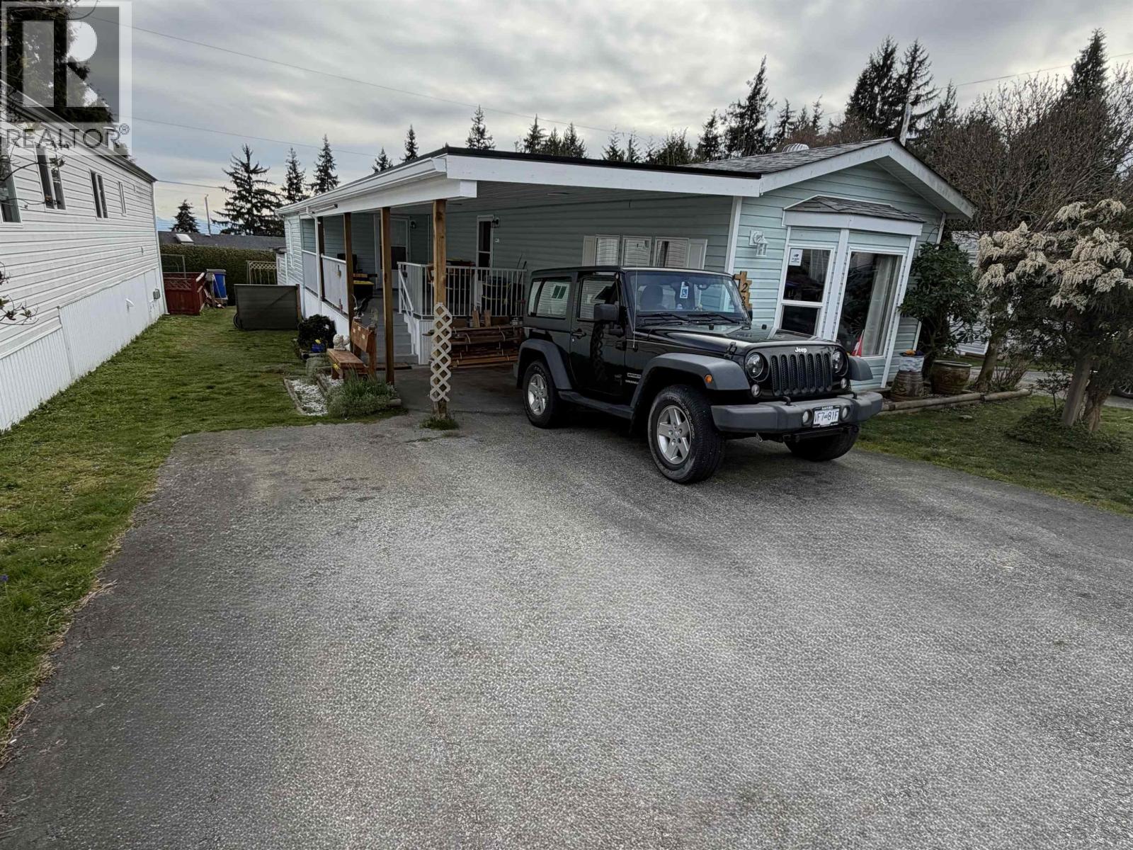 28 5575 MASON ROAD, Sechelt
